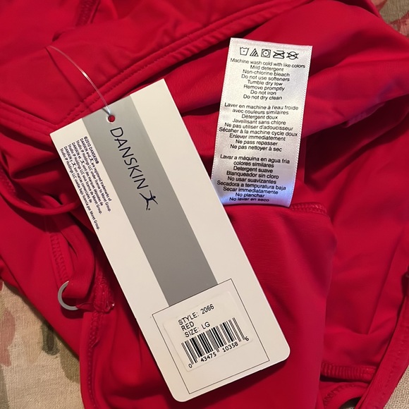 DANSKIN Size Large Leotard Classic Valentine Red Scoop-neck Adjust Strap $64 NEW - Picture 12 of 15